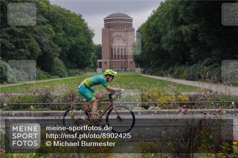 14.09.2025 - Stadtparktriathlon Michael Burmester http://msf.ph/oto/8902425 14.09.2025 09:37:55 Radfahren 399, 434 meine-sportfotos.de