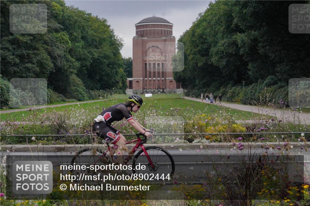 14.09.2025 - Stadtparktriathlon Michael Burmester http://msf.ph/oto/8902444 14.09.2025 09:39:36 Radfahren 488, 499 meine-sportfotos.de