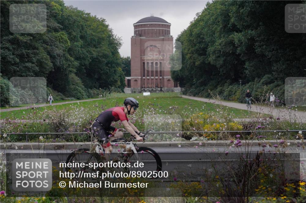 14.09.2025 - Stadtparktriathlon Michael Burmester http://msf.ph/oto/8902500 14.09.2025 09:41:55 Radfahren 395, 465 meine-sportfotos.de