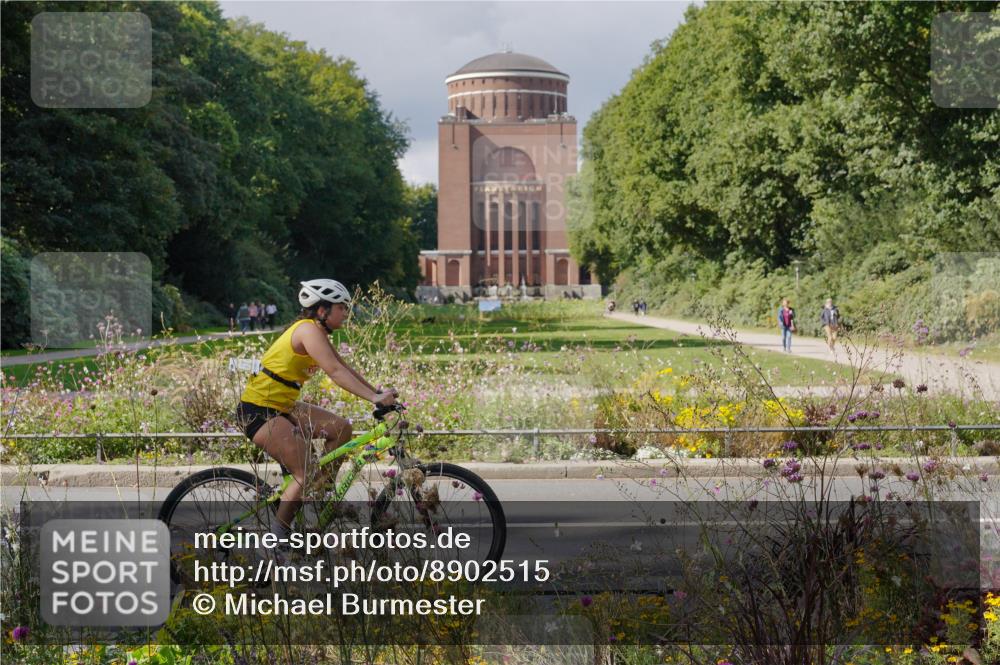 14.09.2025 - Stadtparktriathlon Michael Burmester http://msf.ph/oto/8902515 14.09.2025 13:33:24 Radfahren 1529, 1532, 1569, 1574 meine-sportfotos.de