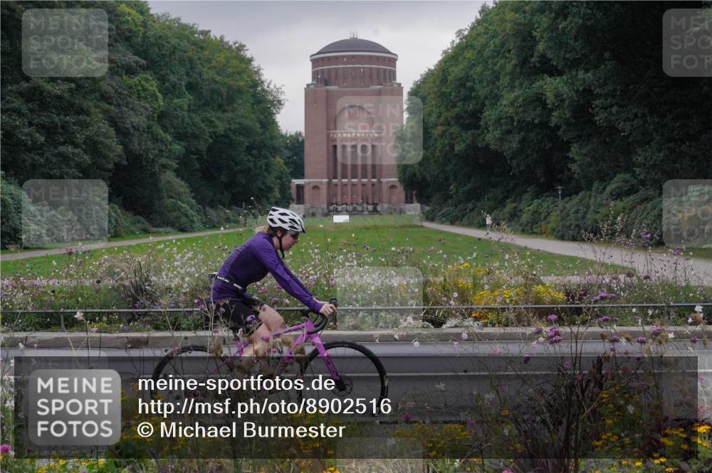 14.09.2025 - Stadtparktriathlon Michael Burmester http://msf.ph/oto/8902516 14.09.2025 09:42:32 Radfahren 487, 492 meine-sportfotos.de