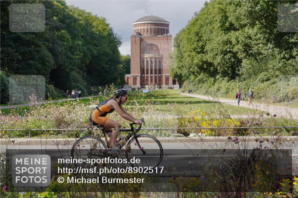14.09.2025 - Stadtparktriathlon Michael Burmester http://msf.ph/oto/8902517 14.09.2025 13:33:26 Radfahren 1529, 1532, 1569, 1574 meine-sportfotos.de