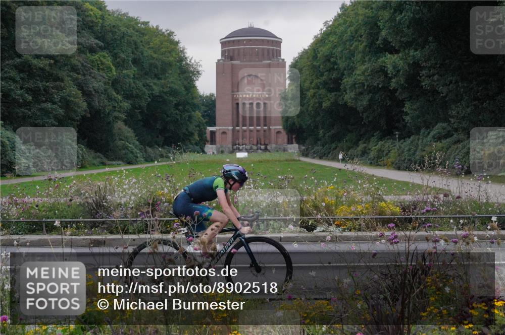 14.09.2025 - Stadtparktriathlon Michael Burmester http://msf.ph/oto/8902518 14.09.2025 09:42:37 Radfahren 445, 463, 477, 487, 492, 506 meine-sportfotos.de
