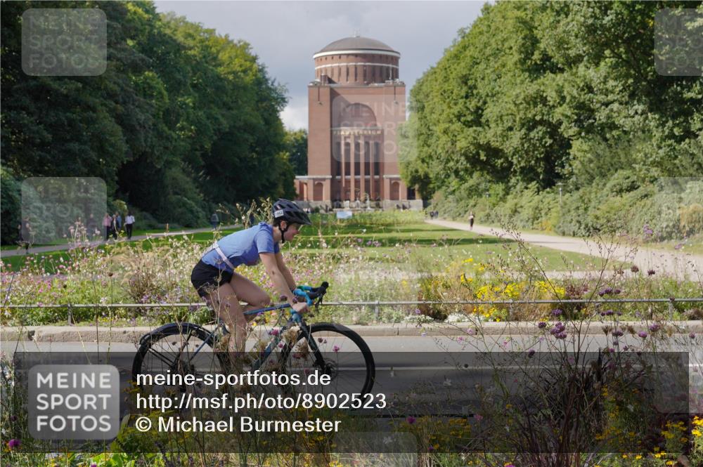 14.09.2025 - Stadtparktriathlon Michael Burmester http://msf.ph/oto/8902523 14.09.2025 13:33:46 Radfahren 1460, 1462, 1517, 1526 meine-sportfotos.de