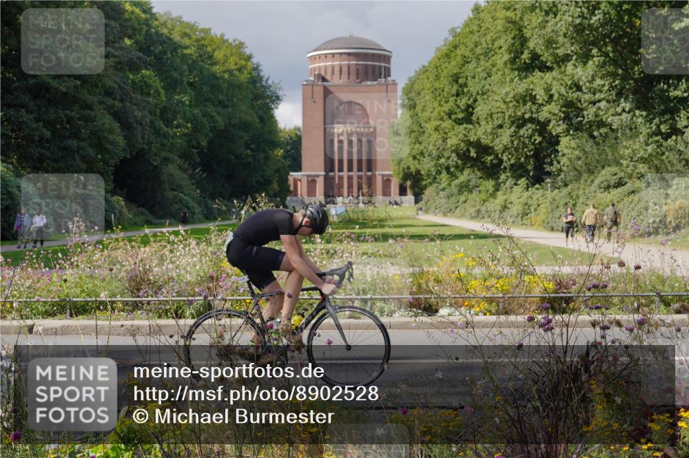 14.09.2025 - Stadtparktriathlon Michael Burmester http://msf.ph/oto/8902528 14.09.2025 13:34:06 Radfahren 1522, 1558, 1568 meine-sportfotos.de