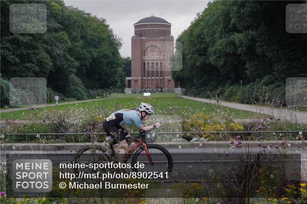 14.09.2025 - Stadtparktriathlon Michael Burmester http://msf.ph/oto/8902541 14.09.2025 09:44:00 Radfahren 484, 501 meine-sportfotos.de