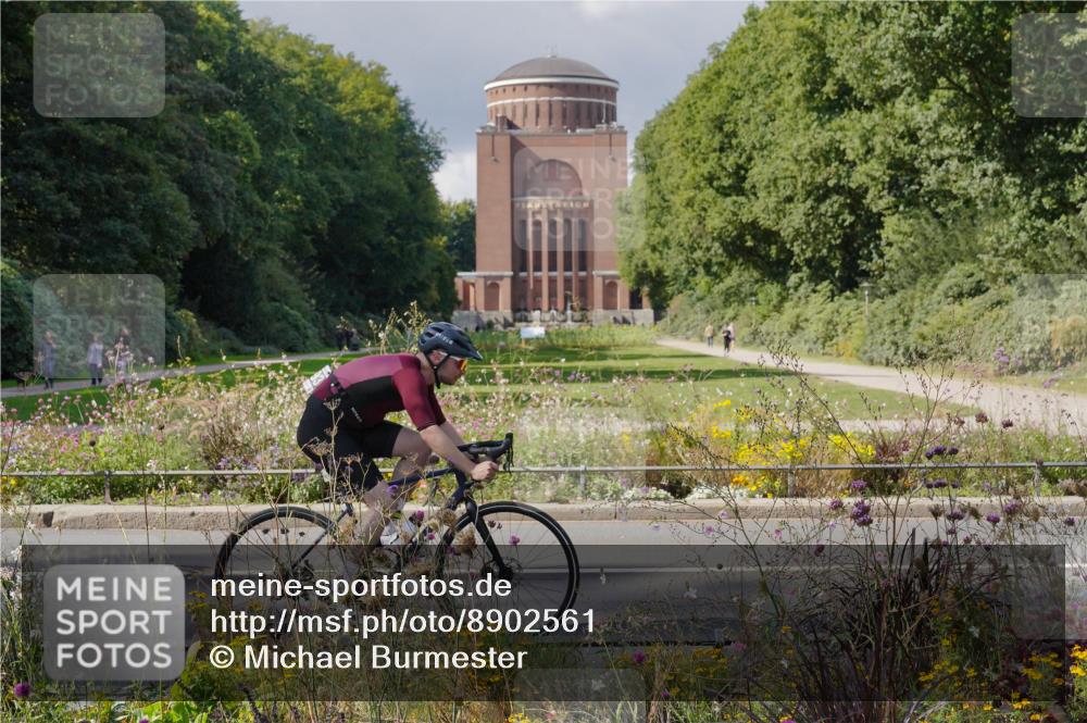 14.09.2025 - Stadtparktriathlon Michael Burmester http://msf.ph/oto/8902561 14.09.2025 13:35:07 Radfahren 1436, 1493, 1534 meine-sportfotos.de