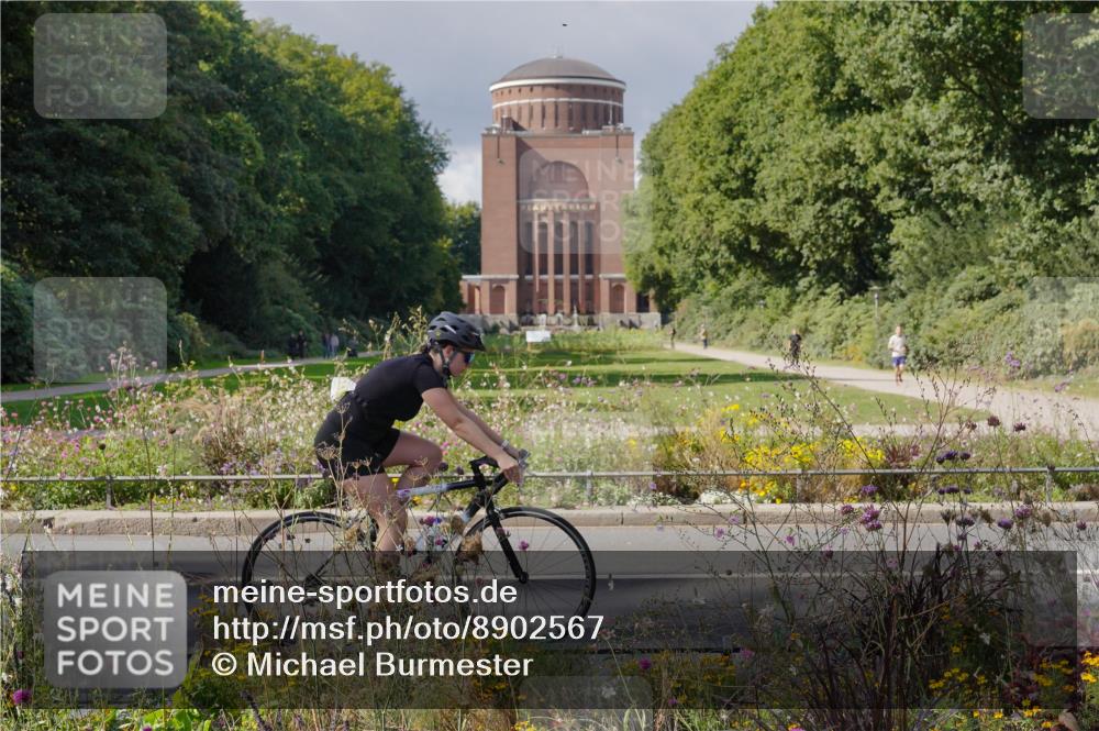 14.09.2025 - Stadtparktriathlon Michael Burmester http://msf.ph/oto/8902567 14.09.2025 13:35:25 Radfahren 1447, 1489, 1527, 1587 meine-sportfotos.de