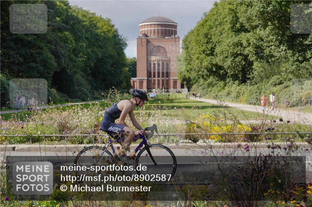 14.09.2025 - Stadtparktriathlon Michael Burmester http://msf.ph/oto/8902587 14.09.2025 13:36:10 Radfahren 1547, 1552 meine-sportfotos.de