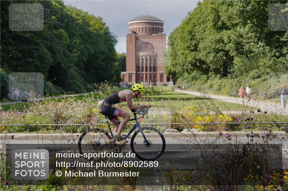 14.09.2025 - Stadtparktriathlon Michael Burmester http://msf.ph/oto/8902589 14.09.2025 13:36:11 Radfahren 1547, 1552 meine-sportfotos.de