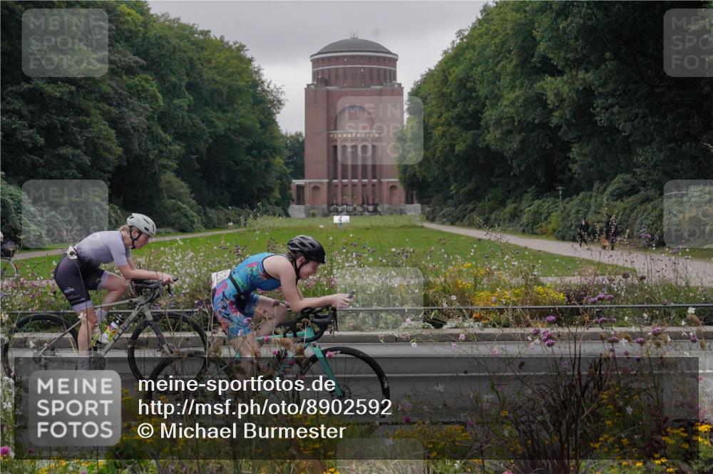 14.09.2025 - Stadtparktriathlon Michael Burmester http://msf.ph/oto/8902592 14.09.2025 09:47:35 Radfahren 443, 475, 481, 495 meine-sportfotos.de