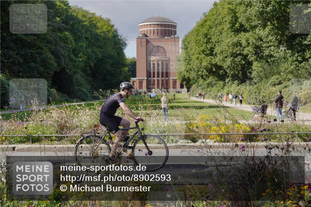 14.09.2025 - Stadtparktriathlon Michael Burmester http://msf.ph/oto/8902593 14.09.2025 13:36:37 Radfahren 1476, 1508, 1525, 1549 meine-sportfotos.de