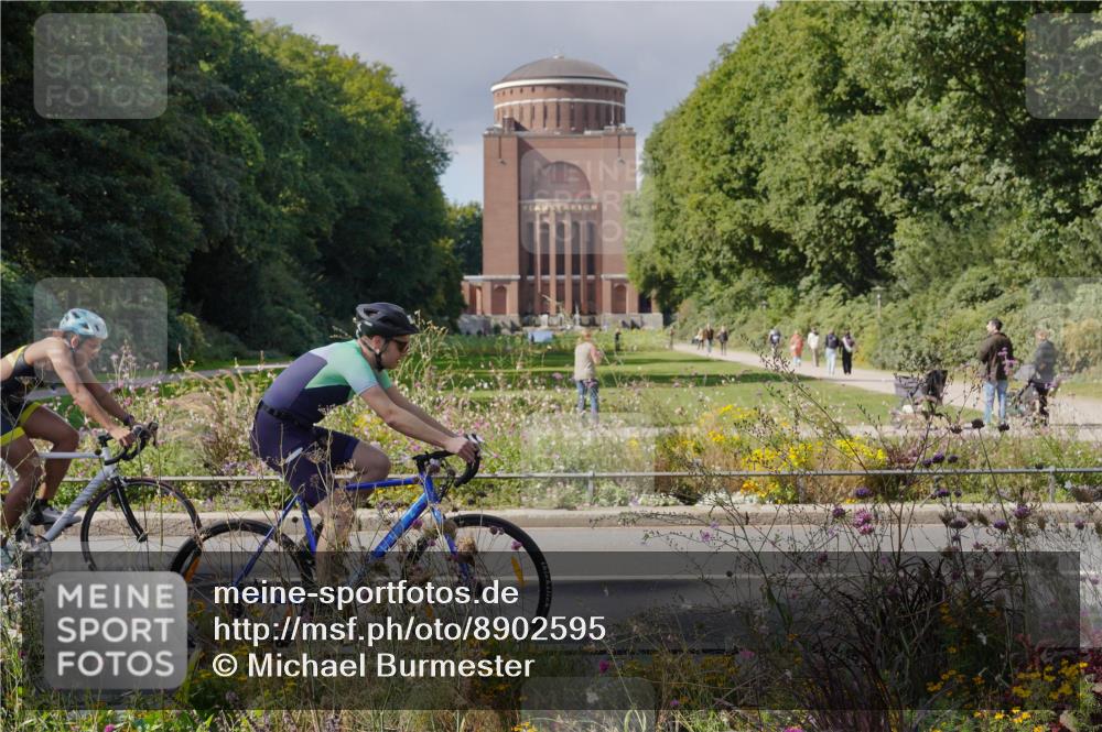 14.09.2025 - Stadtparktriathlon Michael Burmester http://msf.ph/oto/8902595 14.09.2025 13:36:37 Radfahren 1476, 1508, 1525, 1549 meine-sportfotos.de