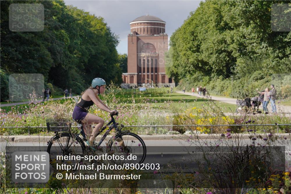 14.09.2025 - Stadtparktriathlon Michael Burmester http://msf.ph/oto/8902603 14.09.2025 13:37:02 Radfahren 1573, 1582 meine-sportfotos.de