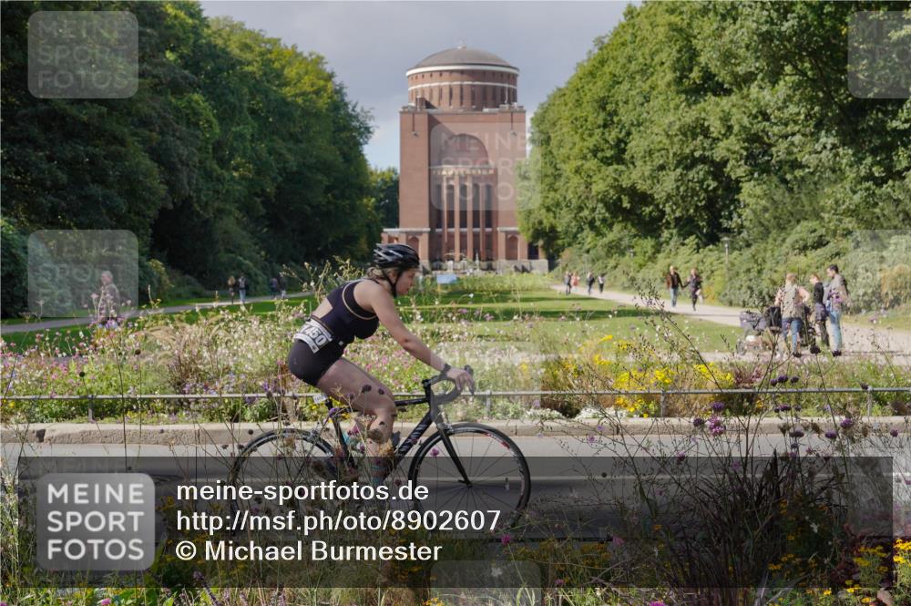 14.09.2025 - Stadtparktriathlon Michael Burmester http://msf.ph/oto/8902607 14.09.2025 13:37:21 Radfahren 1450 meine-sportfotos.de