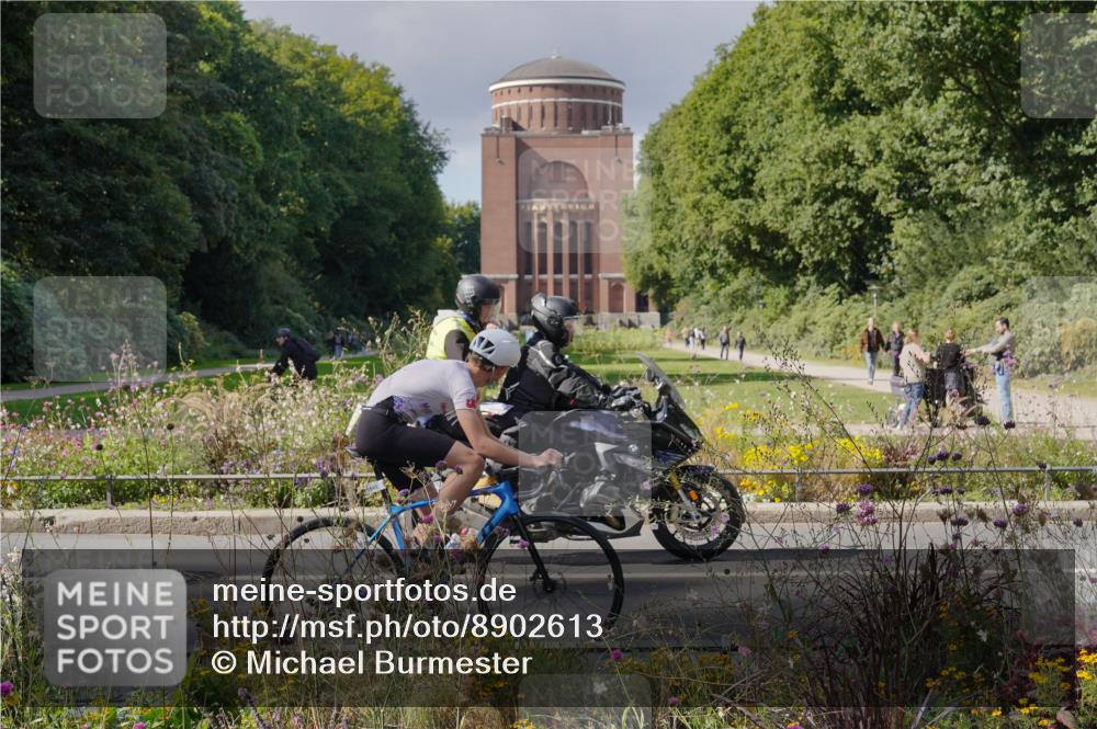 14.09.2025 - Stadtparktriathlon Michael Burmester http://msf.ph/oto/8902613 14.09.2025 13:37:34 Radfahren 1438, 1439, 1543, 1545, 1551 meine-sportfotos.de