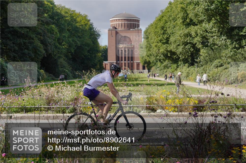 14.09.2025 - Stadtparktriathlon Michael Burmester http://msf.ph/oto/8902641 14.09.2025 13:39:09 Radfahren 1487, 1528, 1554 meine-sportfotos.de