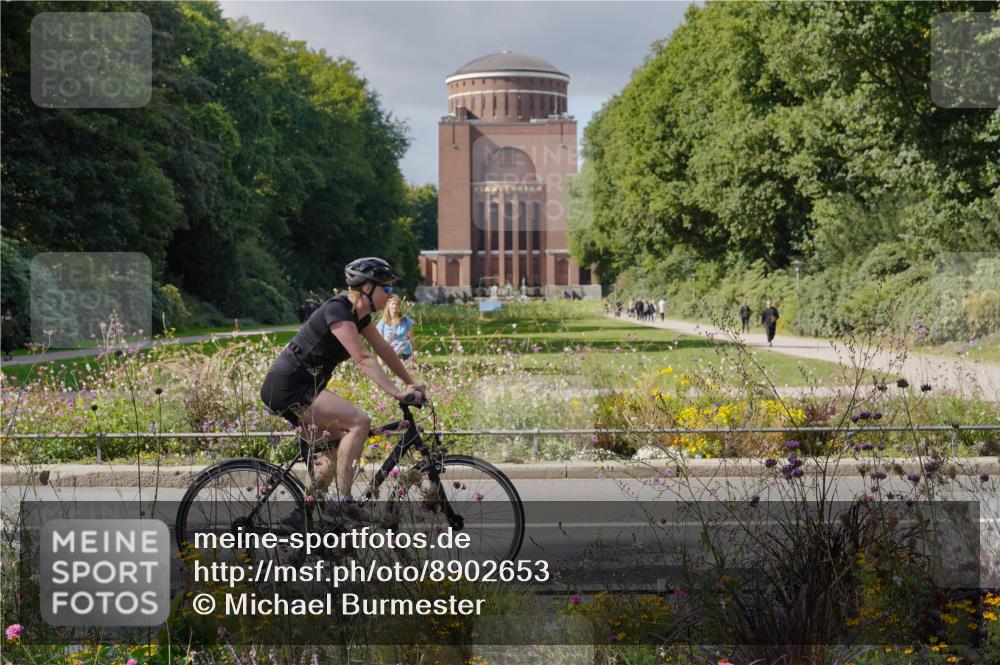 14.09.2025 - Stadtparktriathlon Michael Burmester http://msf.ph/oto/8902653 14.09.2025 13:40:06 Radfahren 1463 meine-sportfotos.de