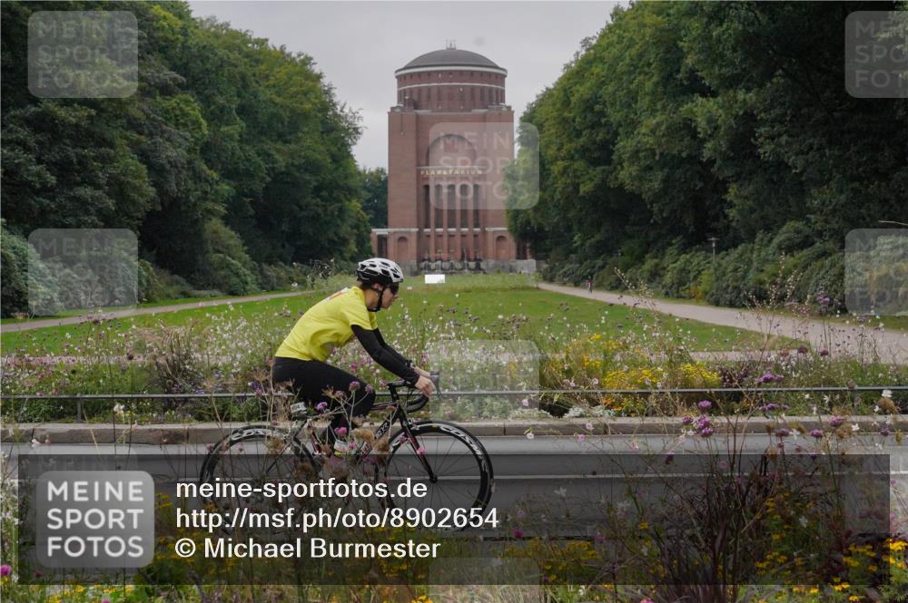 14.09.2025 - Stadtparktriathlon Michael Burmester http://msf.ph/oto/8902654 14.09.2025 09:50:53 Radfahren 498, 563, 594, 604, 610 meine-sportfotos.de