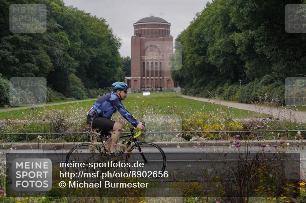 14.09.2025 - Stadtparktriathlon Michael Burmester http://msf.ph/oto/8902656 14.09.2025 09:50:55 Radfahren 504, 563, 580, 594, 604, 610 meine-sportfotos.de