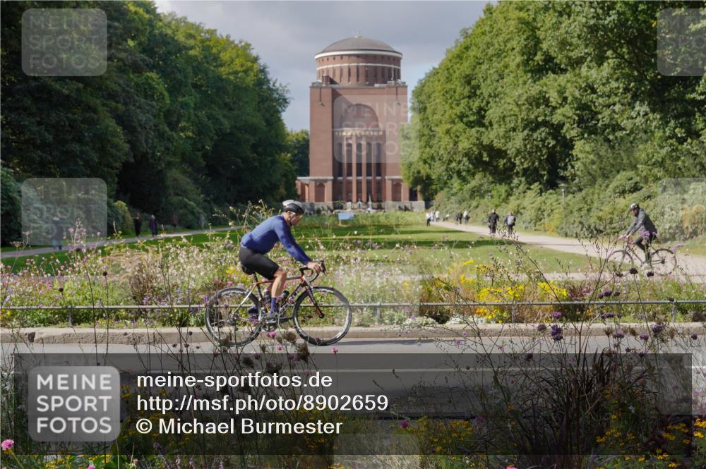 14.09.2025 - Stadtparktriathlon Michael Burmester http://msf.ph/oto/8902659 14.09.2025 13:40:43 Radfahren 1523 meine-sportfotos.de