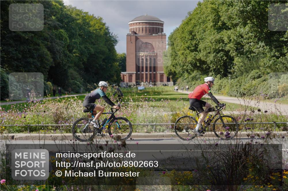 14.09.2025 - Stadtparktriathlon Michael Burmester http://msf.ph/oto/8902663 14.09.2025 13:40:45 Radfahren 1523, 1526 meine-sportfotos.de