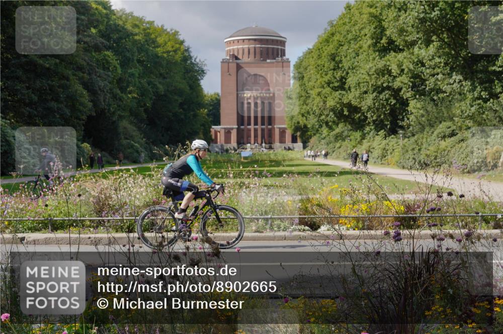 14.09.2025 - Stadtparktriathlon Michael Burmester http://msf.ph/oto/8902665 14.09.2025 13:40:46 Radfahren 1523, 1526 meine-sportfotos.de