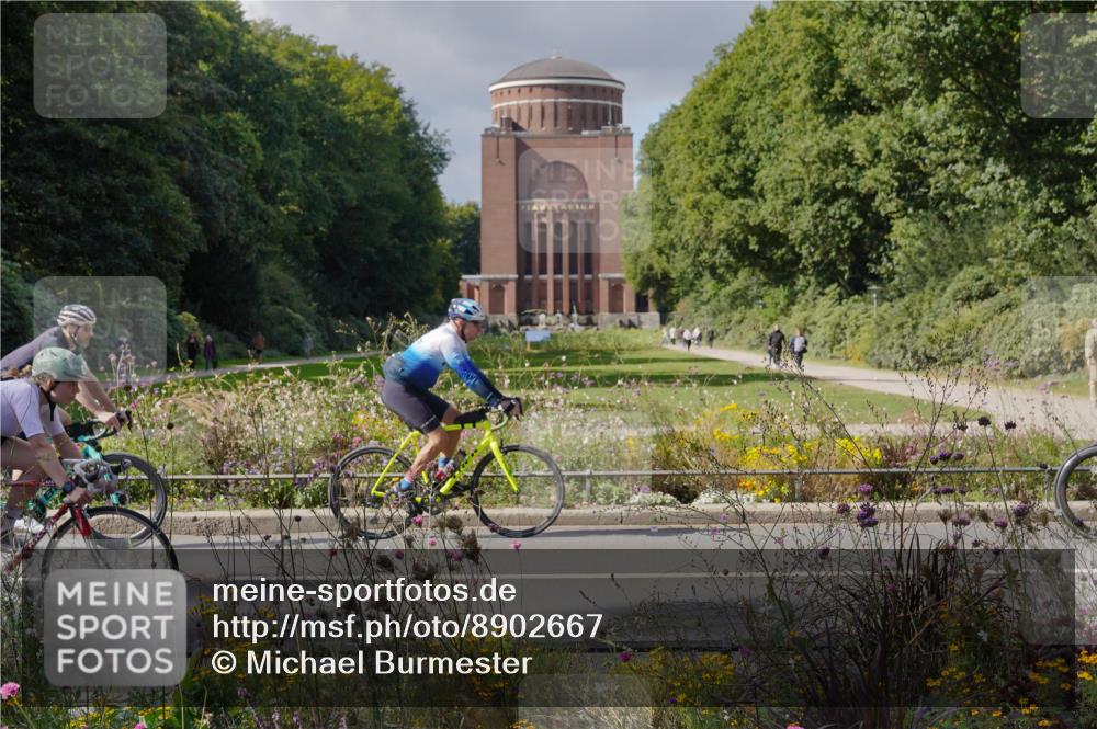 14.09.2025 - Stadtparktriathlon Michael Burmester http://msf.ph/oto/8902667 14.09.2025 13:40:47 Radfahren 1523, 1526 meine-sportfotos.de