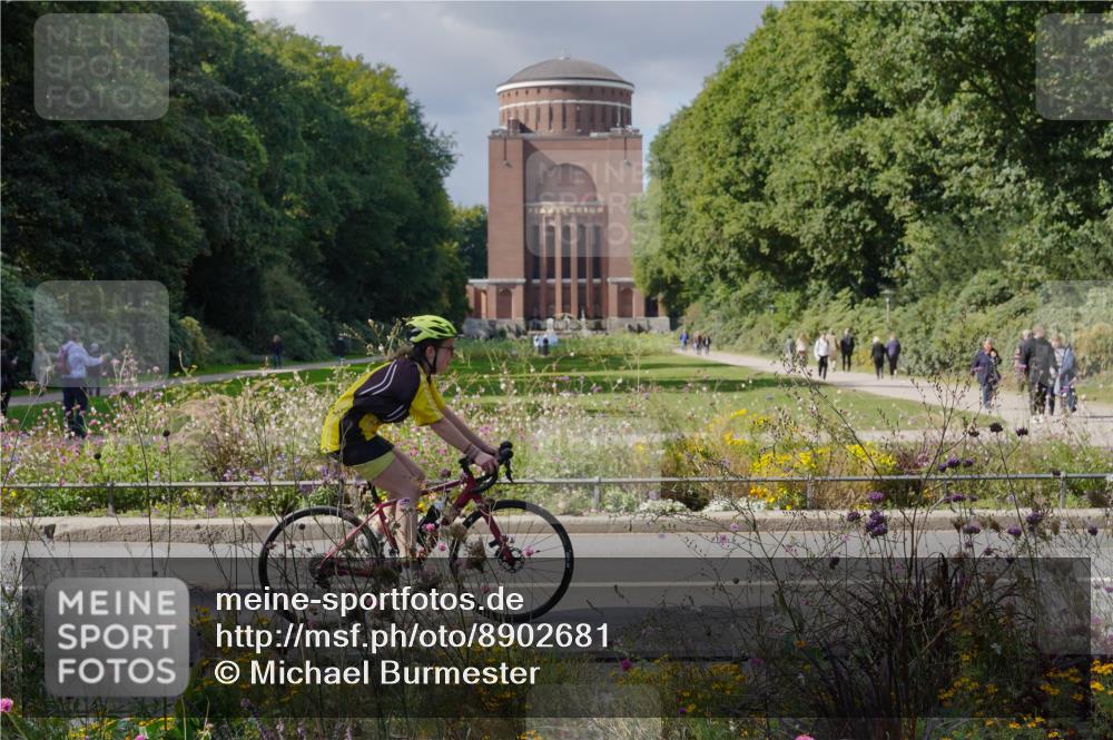 14.09.2025 - Stadtparktriathlon Michael Burmester http://msf.ph/oto/8902681 14.09.2025 13:41:27 Radfahren 1531, 1535, 1538 meine-sportfotos.de
