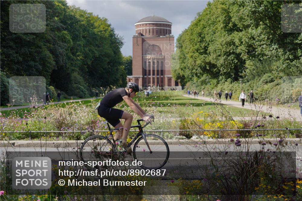 14.09.2025 - Stadtparktriathlon Michael Burmester http://msf.ph/oto/8902687 14.09.2025 13:41:37 Radfahren 1422, 1558 meine-sportfotos.de