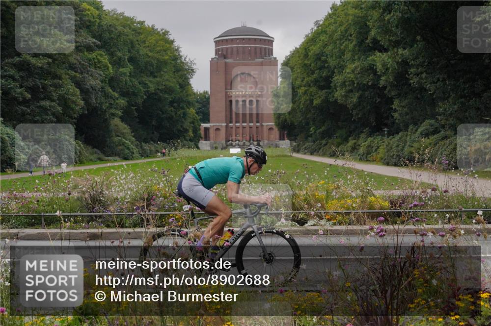 14.09.2025 - Stadtparktriathlon Michael Burmester http://msf.ph/oto/8902688 14.09.2025 09:52:24 Radfahren 448, 549, 574, 608, 617 meine-sportfotos.de