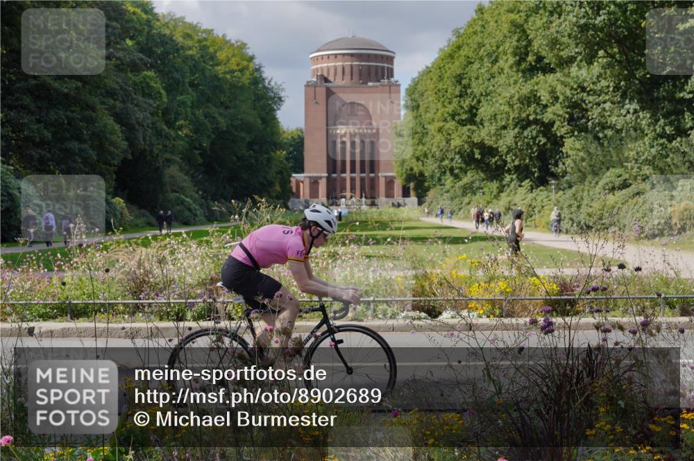 14.09.2025 - Stadtparktriathlon Michael Burmester http://msf.ph/oto/8902689 14.09.2025 13:41:54 Radfahren 1537, 1556, 1557 meine-sportfotos.de