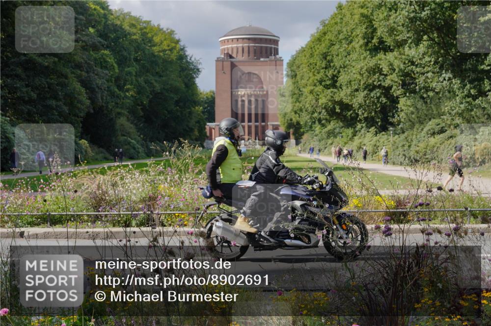14.09.2025 - Stadtparktriathlon Michael Burmester http://msf.ph/oto/8902691 14.09.2025 13:41:55 Radfahren 1537, 1556, 1557 meine-sportfotos.de