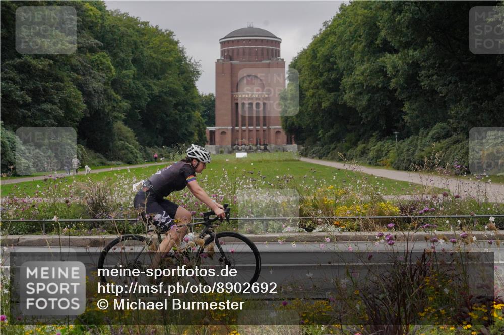 14.09.2025 - Stadtparktriathlon Michael Burmester http://msf.ph/oto/8902692 14.09.2025 09:52:31 Radfahren 448, 549, 608, 617 meine-sportfotos.de