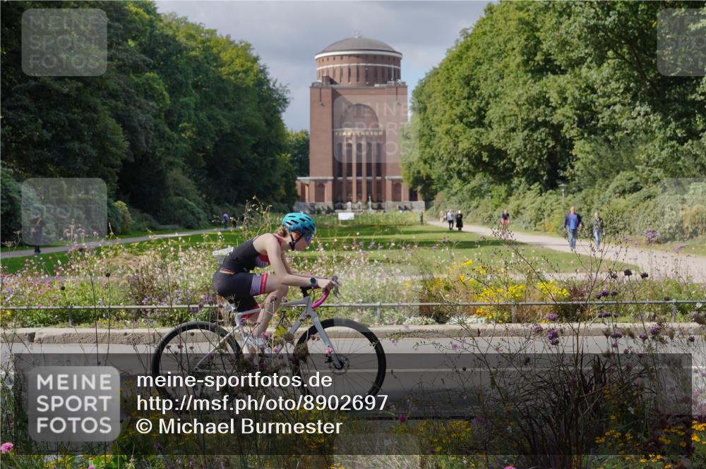 14.09.2025 - Stadtparktriathlon Michael Burmester http://msf.ph/oto/8902697 14.09.2025 13:42:44 Radfahren 1522 meine-sportfotos.de