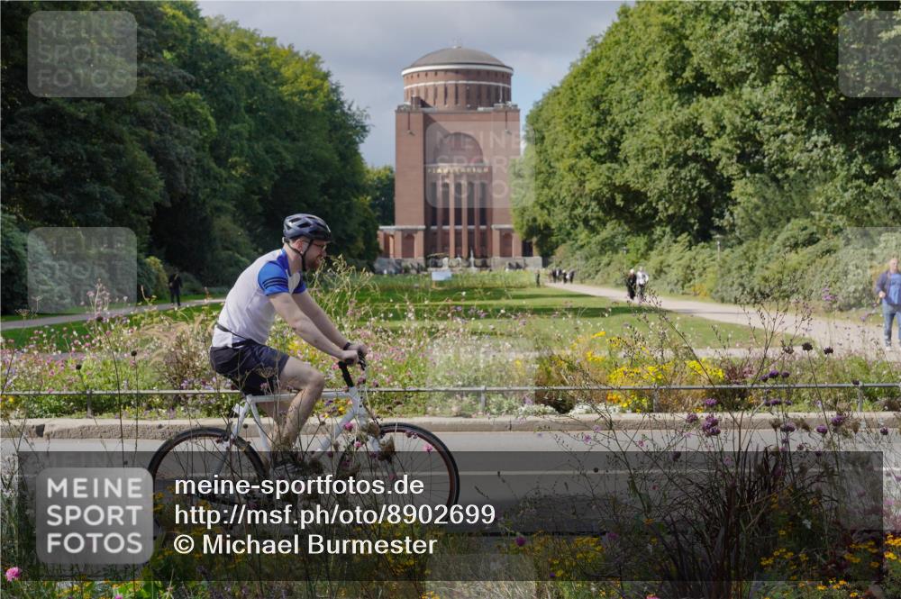 14.09.2025 - Stadtparktriathlon Michael Burmester http://msf.ph/oto/8902699 14.09.2025 13:42:57 Radfahren 1475 meine-sportfotos.de