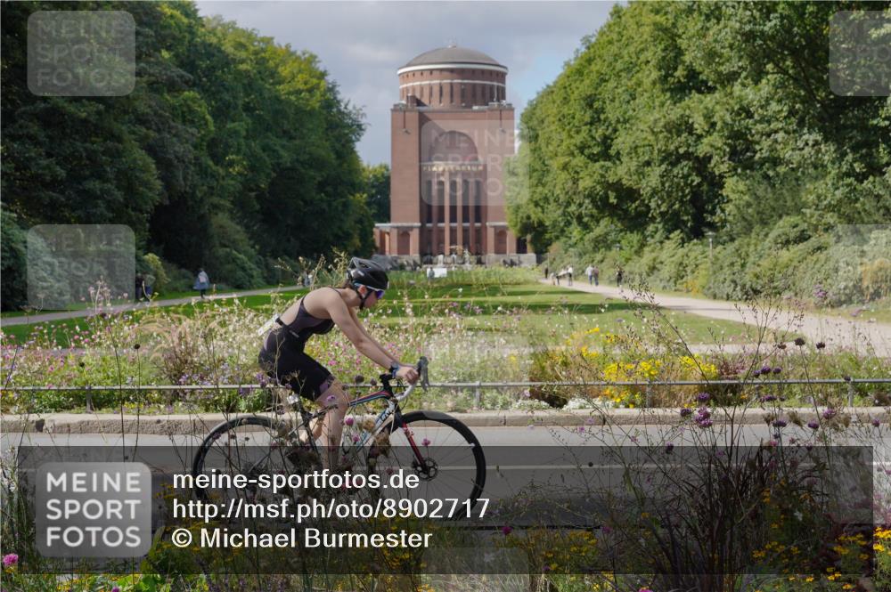 14.09.2025 - Stadtparktriathlon Michael Burmester http://msf.ph/oto/8902717 14.09.2025 13:44:01 Radfahren 1534 meine-sportfotos.de