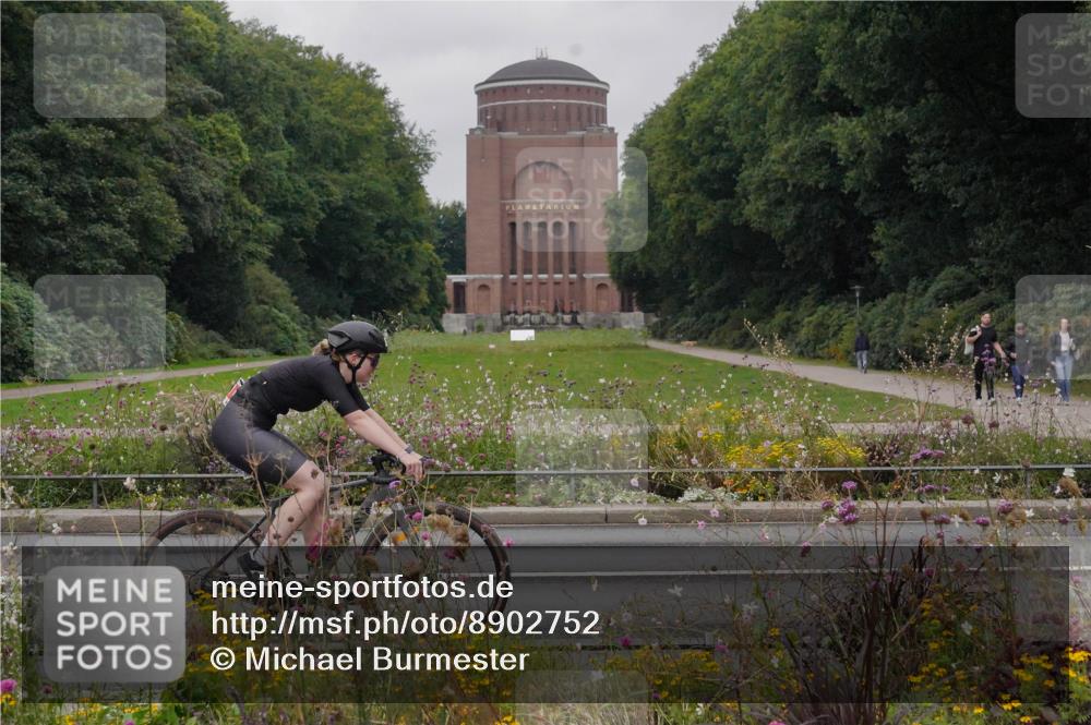 14.09.2025 - Stadtparktriathlon Michael Burmester http://msf.ph/oto/8902752 14.09.2025 09:54:52 Radfahren 561, 567, 595 meine-sportfotos.de