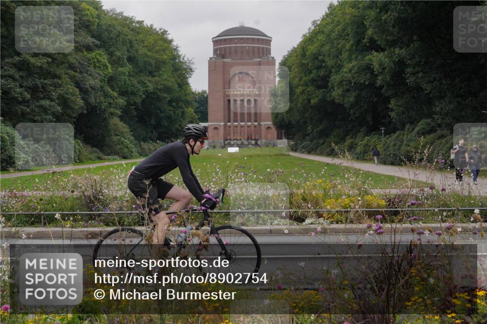 14.09.2025 - Stadtparktriathlon Michael Burmester http://msf.ph/oto/8902754 14.09.2025 09:54:54 Radfahren 567, 595 meine-sportfotos.de