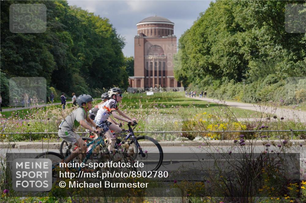 14.09.2025 - Stadtparktriathlon Michael Burmester http://msf.ph/oto/8902780 14.09.2025 13:45:31 Radfahren 1625, 1628, 1632, 1634, 1641, 1643, 1645, 1680, 1688 meine-sportfotos.de