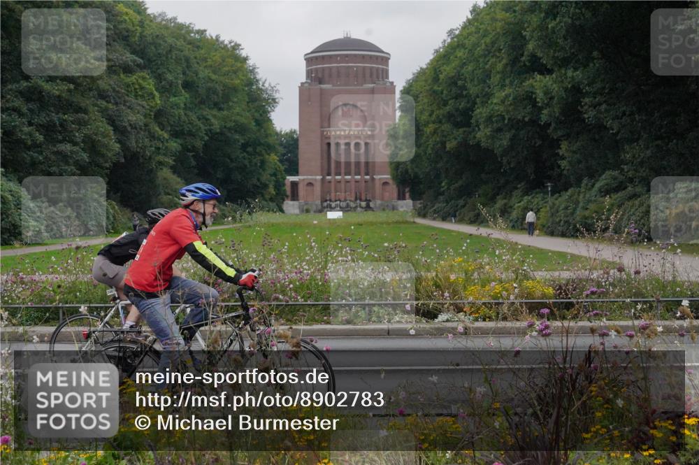 14.09.2025 - Stadtparktriathlon Michael Burmester http://msf.ph/oto/8902783 14.09.2025 09:55:33 Radfahren 450, 546, 557 meine-sportfotos.de
