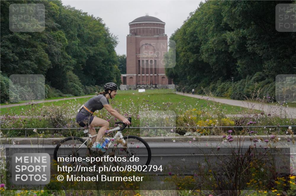 14.09.2025 - Stadtparktriathlon Michael Burmester http://msf.ph/oto/8902794 14.09.2025 09:56:09 Radfahren 521, 522, 593, 615 meine-sportfotos.de