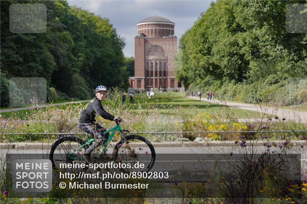 14.09.2025 - Stadtparktriathlon Michael Burmester http://msf.ph/oto/8902803 14.09.2025 13:46:02 Radfahren 1549, 1572, 1635, 1654, 1660, 1674 meine-sportfotos.de