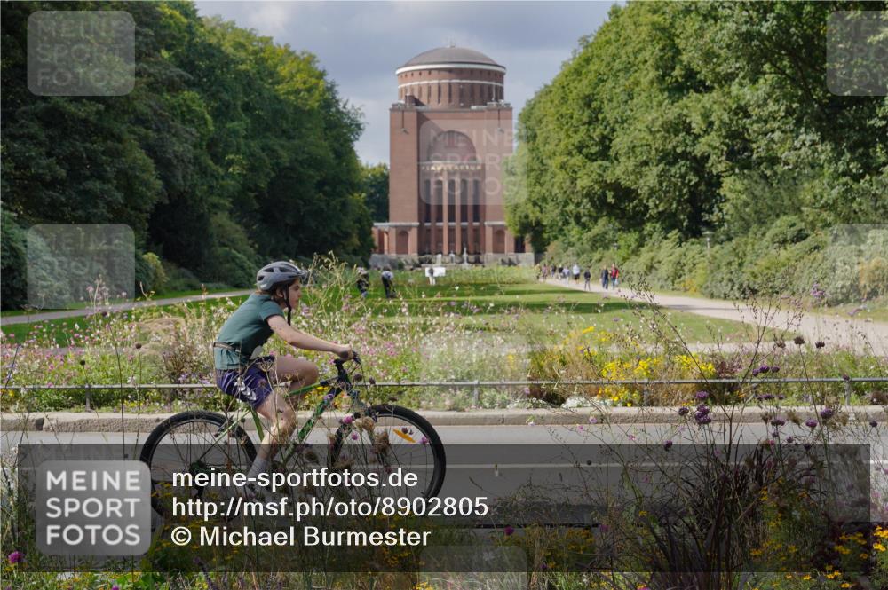 14.09.2025 - Stadtparktriathlon Michael Burmester http://msf.ph/oto/8902805 14.09.2025 13:46:04 Radfahren 1549, 1635, 1654, 1660, 1674 meine-sportfotos.de