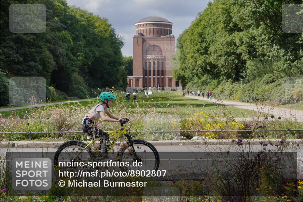 14.09.2025 - Stadtparktriathlon Michael Burmester http://msf.ph/oto/8902807 14.09.2025 13:46:06 Radfahren 1549, 1635, 1654, 1660 meine-sportfotos.de