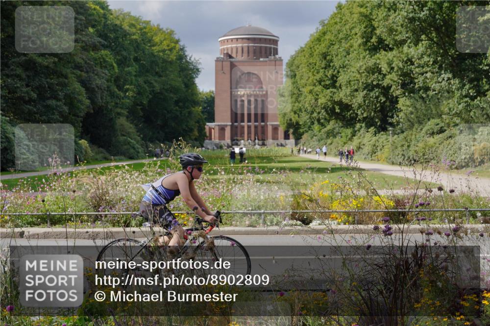 14.09.2025 - Stadtparktriathlon Michael Burmester http://msf.ph/oto/8902809 14.09.2025 13:46:15 Radfahren 1685 meine-sportfotos.de
