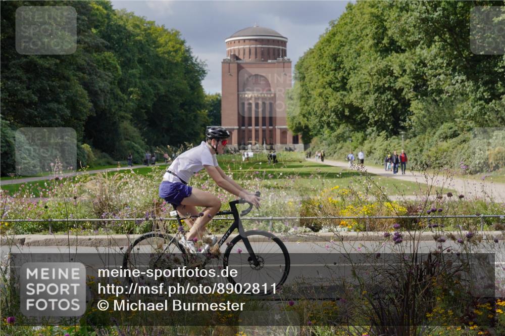 14.09.2025 - Stadtparktriathlon Michael Burmester http://msf.ph/oto/8902811 14.09.2025 13:46:40 Radfahren 1554 meine-sportfotos.de