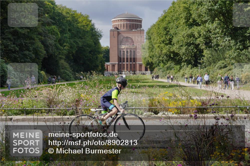 14.09.2025 - Stadtparktriathlon Michael Burmester http://msf.ph/oto/8902813 14.09.2025 13:47:11 Radfahren 1666 meine-sportfotos.de