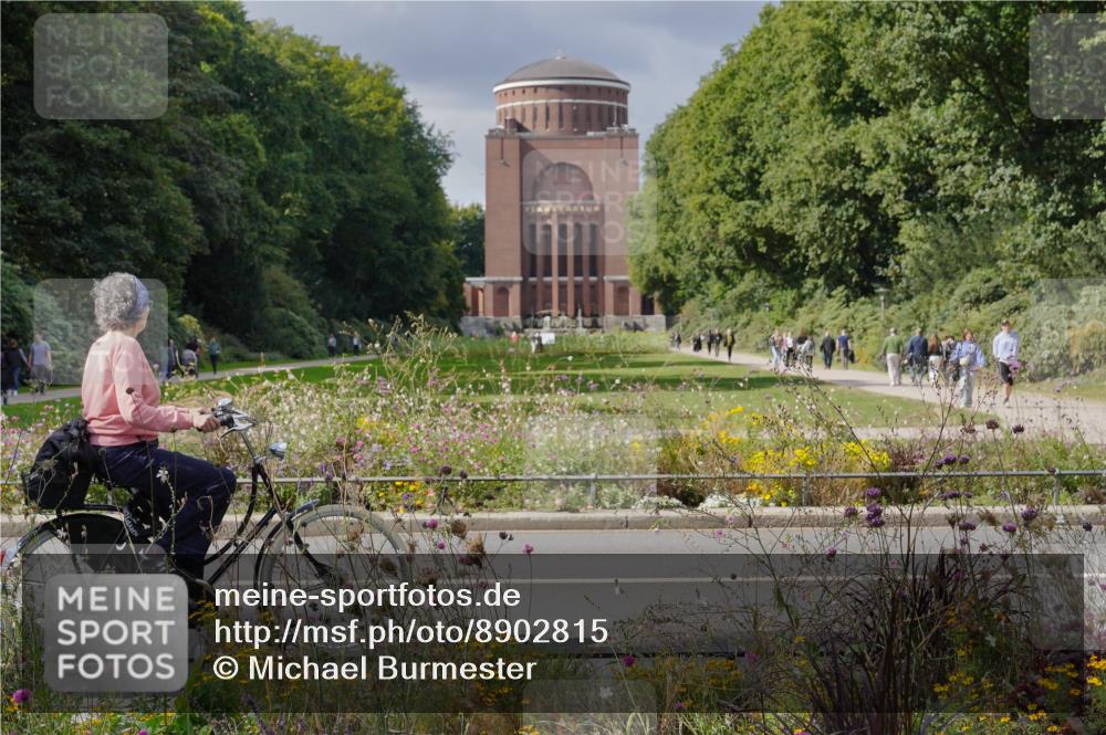 14.09.2025 - Stadtparktriathlon Michael Burmester http://msf.ph/oto/8902815 14.09.2025 13:47:21 Radfahren  meine-sportfotos.de