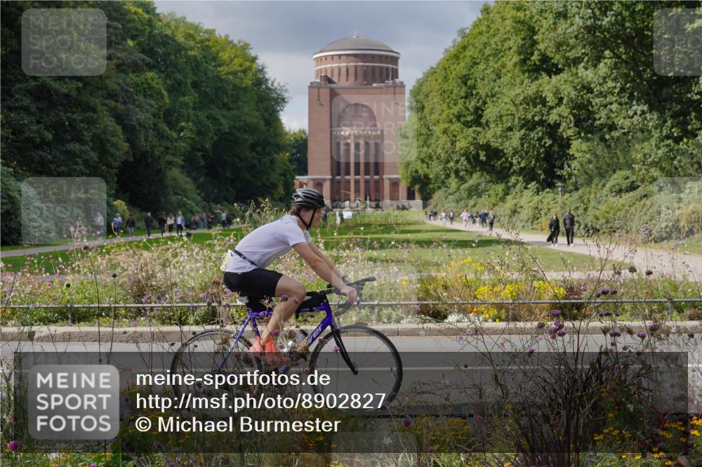 14.09.2025 - Stadtparktriathlon Michael Burmester http://msf.ph/oto/8902827 14.09.2025 13:48:26 Radfahren 1561 meine-sportfotos.de